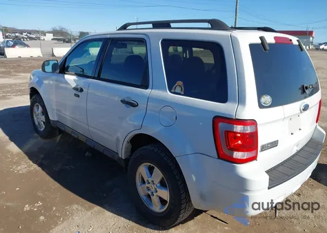 2010 Ford Escape Xlt z USA, uszkodzony, nr VIN 1FMCU0D72AKC41813